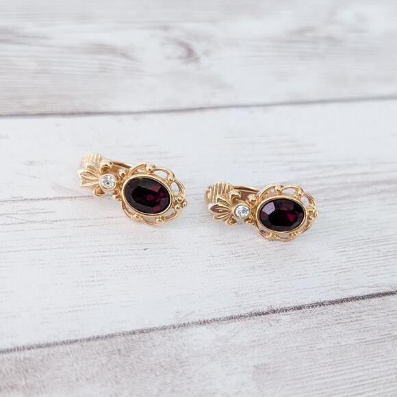 Vintage Clip On Earrings Regal Gold Tone with Clear & Red Gems - Picture 4 of 6